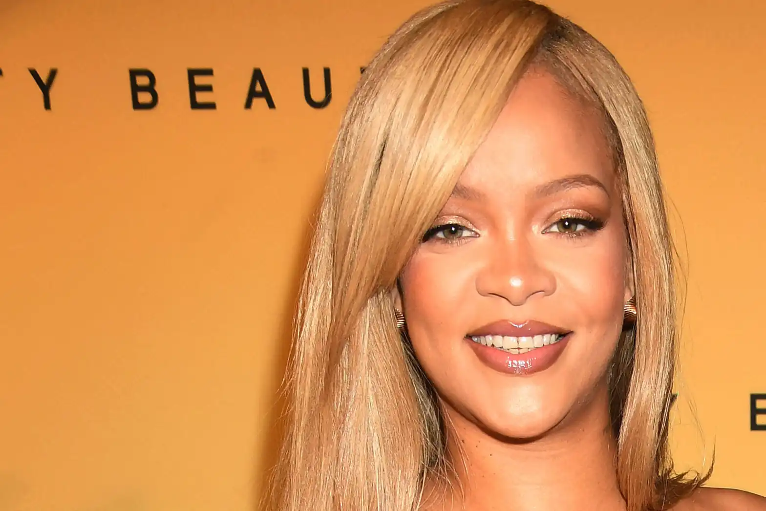 HERE’S EVERYTHING YOU NEED TO KNOW ABOUT RIHANNA’S NEW ALBUM, ‘R9’