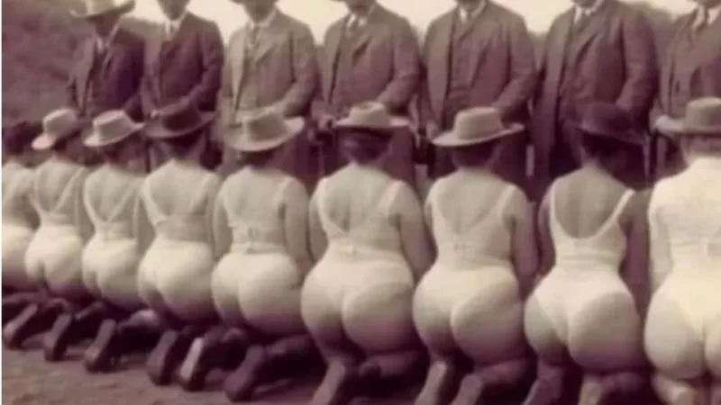 Shocking Story, This is what wifes had to do in front of public in 1900’s