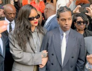 Rihanna Throws Mystery Gender Bender Party For Baby No. 3 – But What Stunned Everyone Was The Special Gift From Beyoncé! 🎁💥