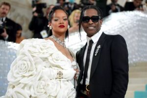 Rihanna shows off her baby bump at the 2025 Met Gala – But it’s Beyoncé’s special gift for the newborn that’s making everyone “restless”! 🎁✨