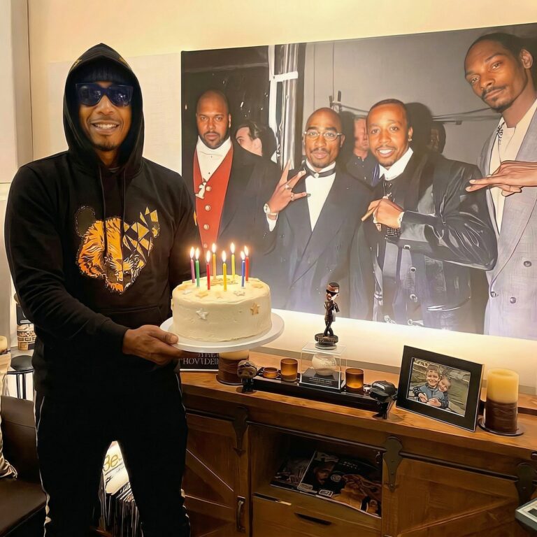 Happy 64th Birthday to MC Hammer 💯🔥