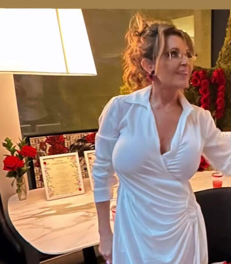 Sarah Palin Viral Photo Headlines Spark Debate Over Clickbait Culture