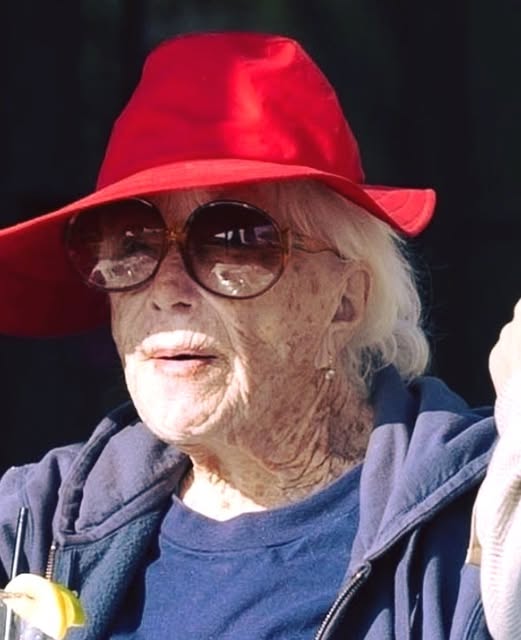 Golden Years, Timeless Glow: 91-Year-Old Hollywood Icon Enjoys Life in Malibu (Before & After Photos)