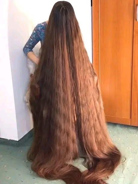 She hasn’t cut her hairs for 25 years, even though her husband begged her to. Then, one day, she finally gave up and cut her hair! 😳😳 Better sit down before you see what this woman looks like today:
