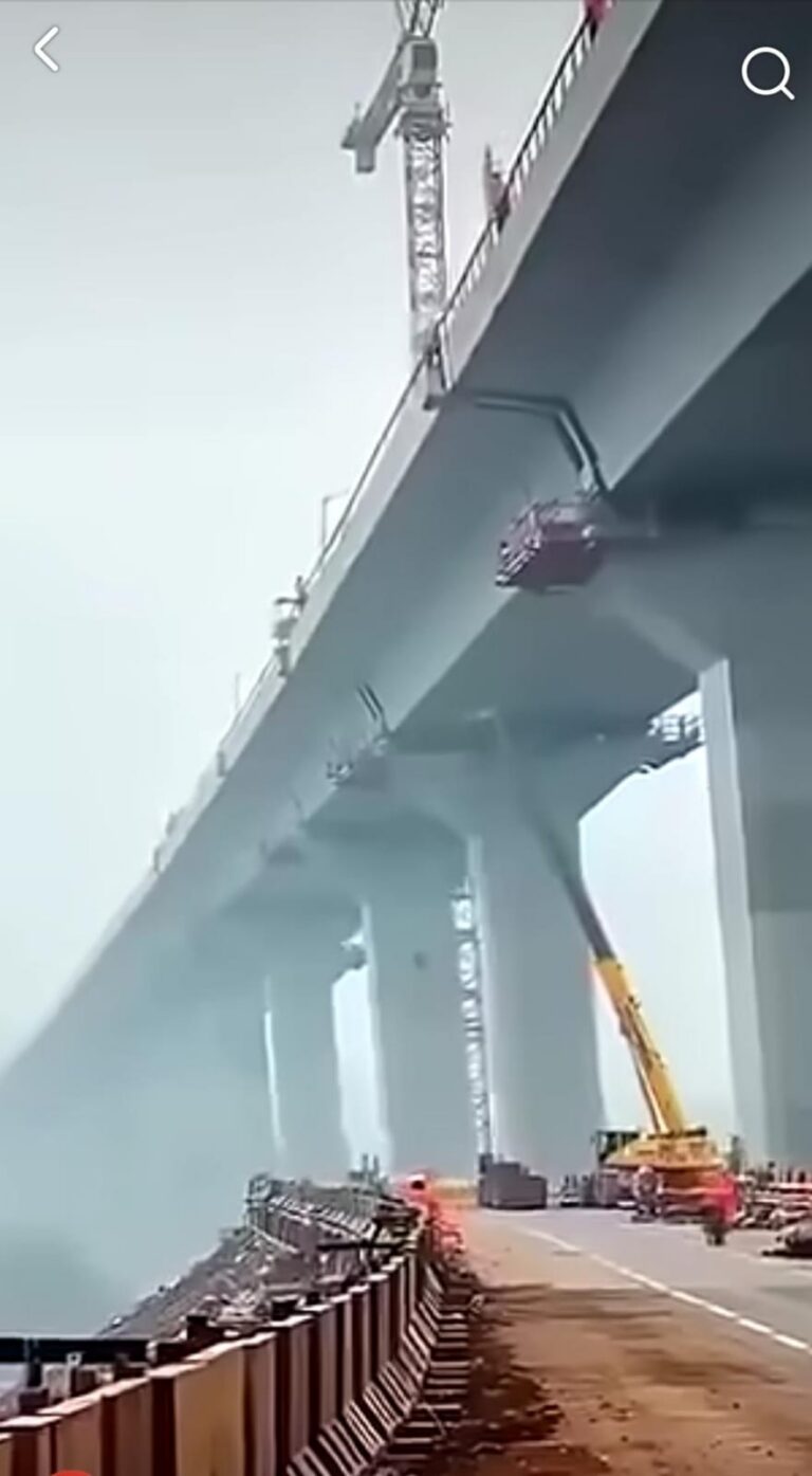 Construction Workers Escape Moments Before Major Structural Failure Sparks Safety Concerns